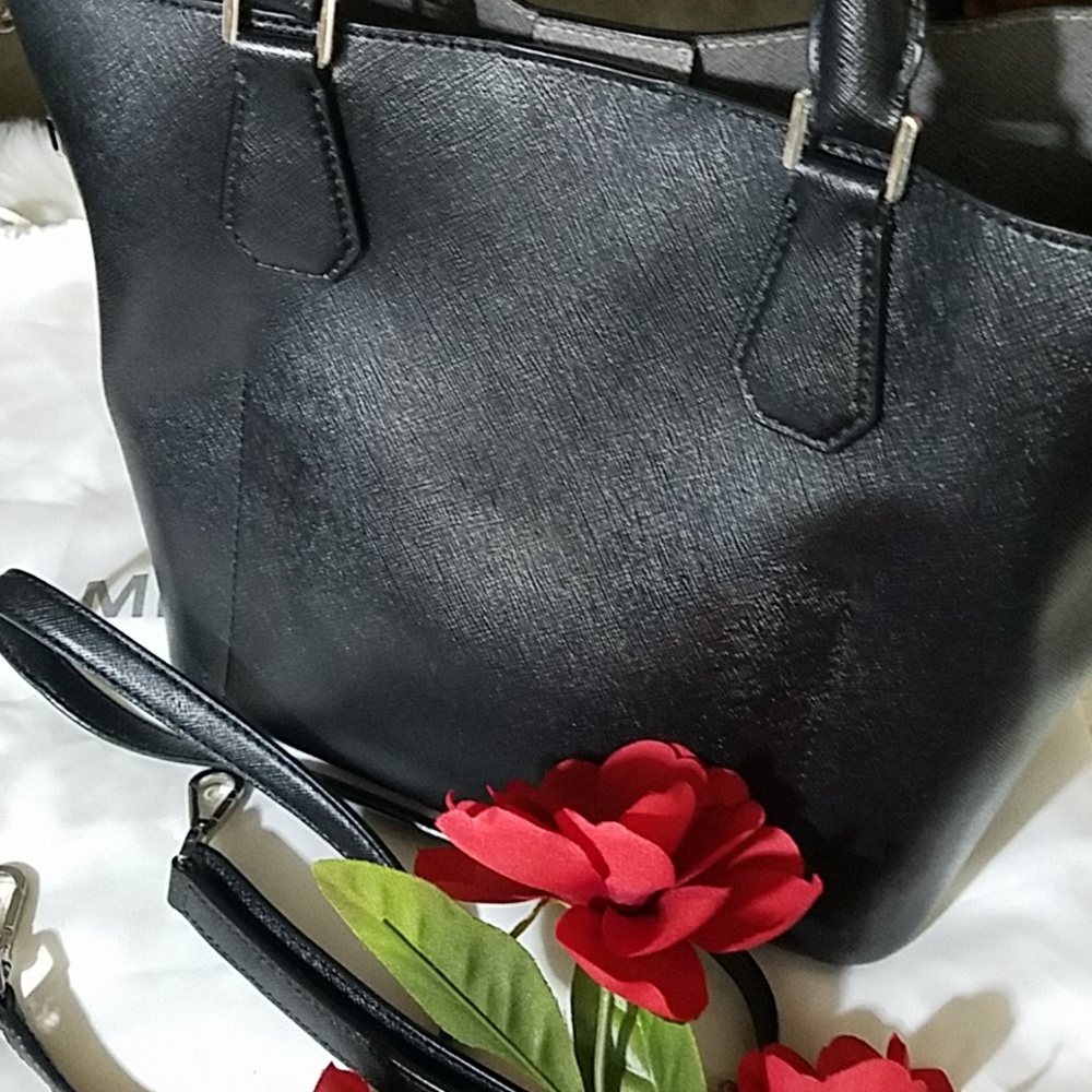 ***ON HOLD***MICHAEL KORS BLACK GREENWICH BAG - Picture 3 of 8